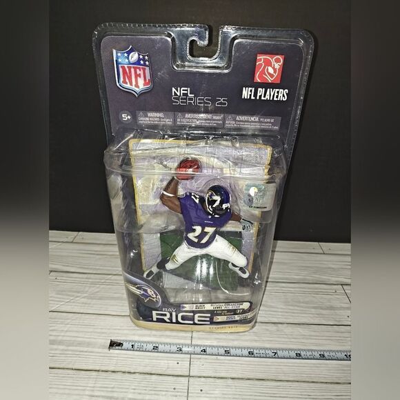 2010 McFarlane NFL Series 25 Ray Rice Baltimore Ravens Figure NOS Purple Jersey - Picture 9 of 10